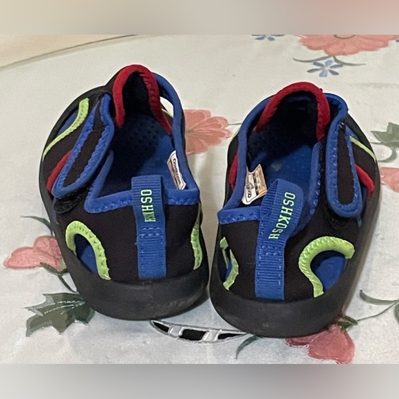 Oshkosh B’gosh Aquatic Water shoes - Picture 4 of 6